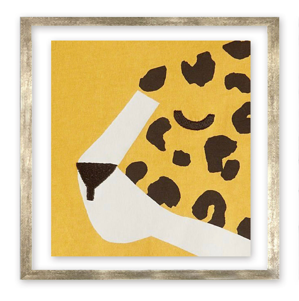 Leopardo entre amarillo